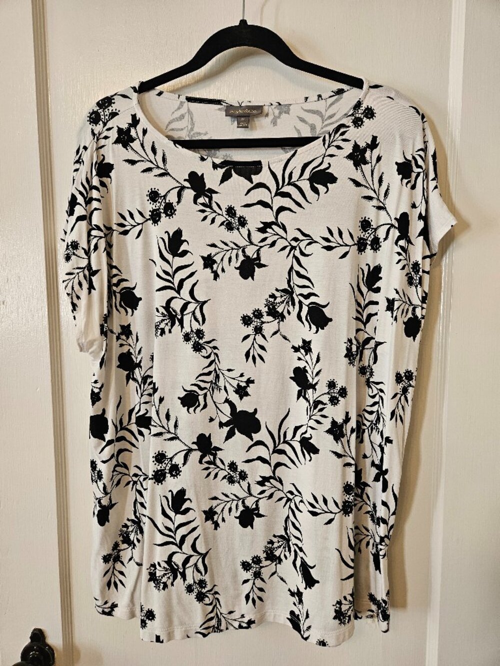 Style & Co Women's B&W Printed Scoop-Neck Short-Sleeve Top